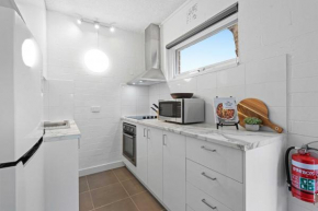 Refined 1-Bed Apartment with Garden Access